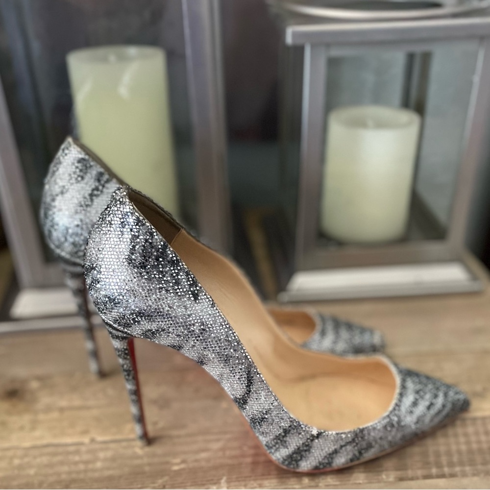 USED… Christian Louboutin Silver Print Glitter Sirene So Kate 120 Pumps 38 / 8US